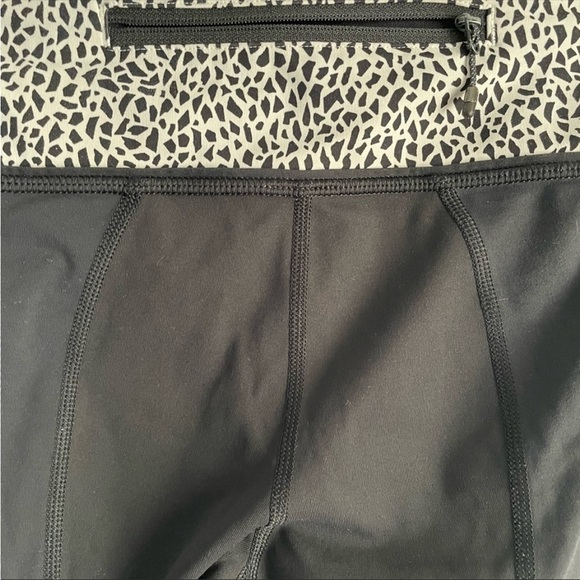 Lululemon Pace Rival Crop leggings In black mosaic print - Picture 4 of 10